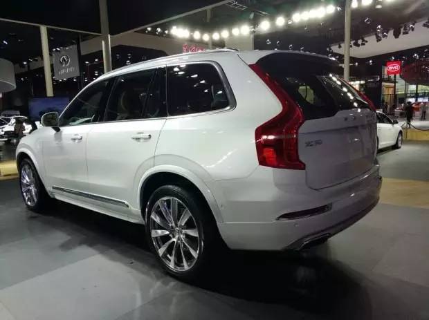 沃尔沃xc90t8最新报价,沃尔沃XC90 T8最新报价及全面解析